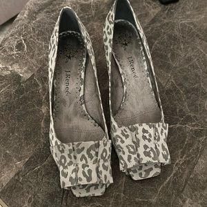 J.Renee grey peep toe shoes
